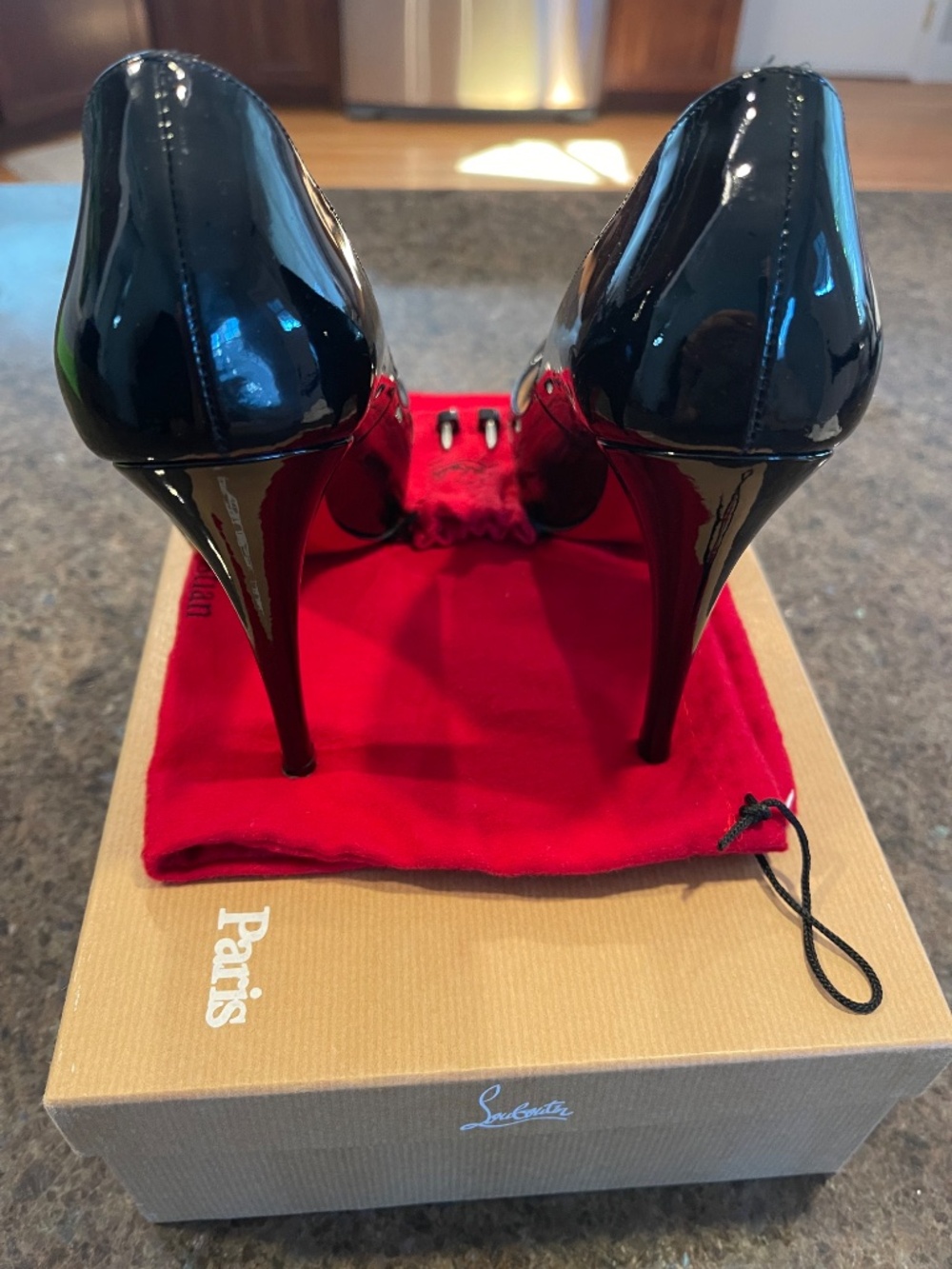Christian Louboutin - Picture 4 of 8